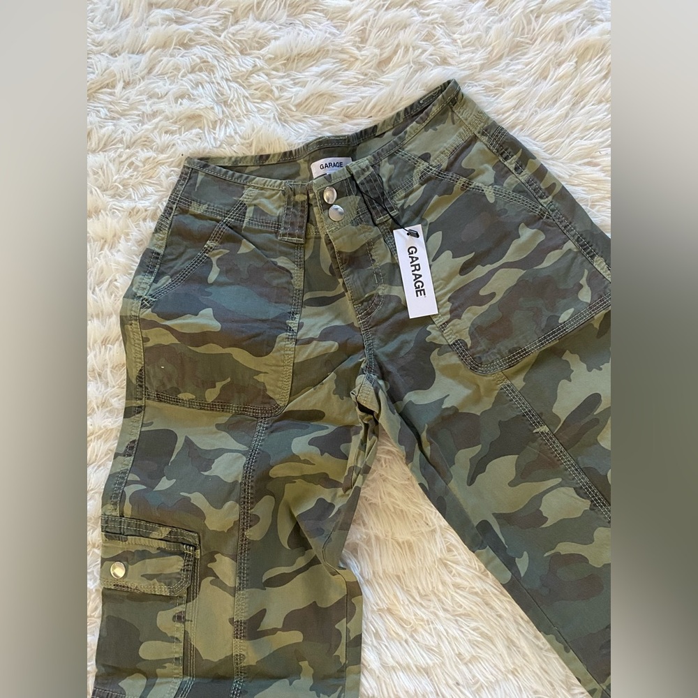 BRAND NEW WITH TAGS NEVER WORN GARAGE CAMO PANTS✨
